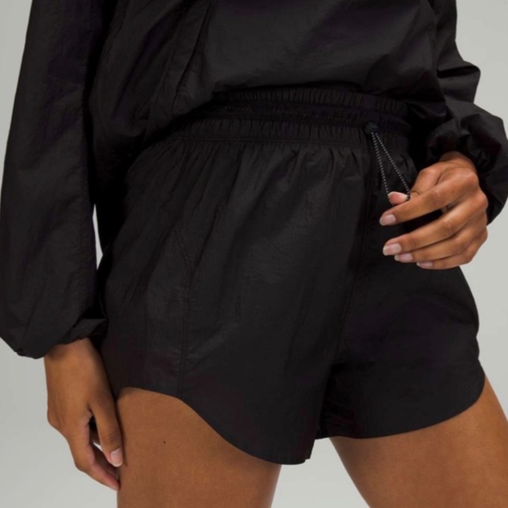 Lululemon Step Out High Rise Short 3" Sz 8 Black EUC